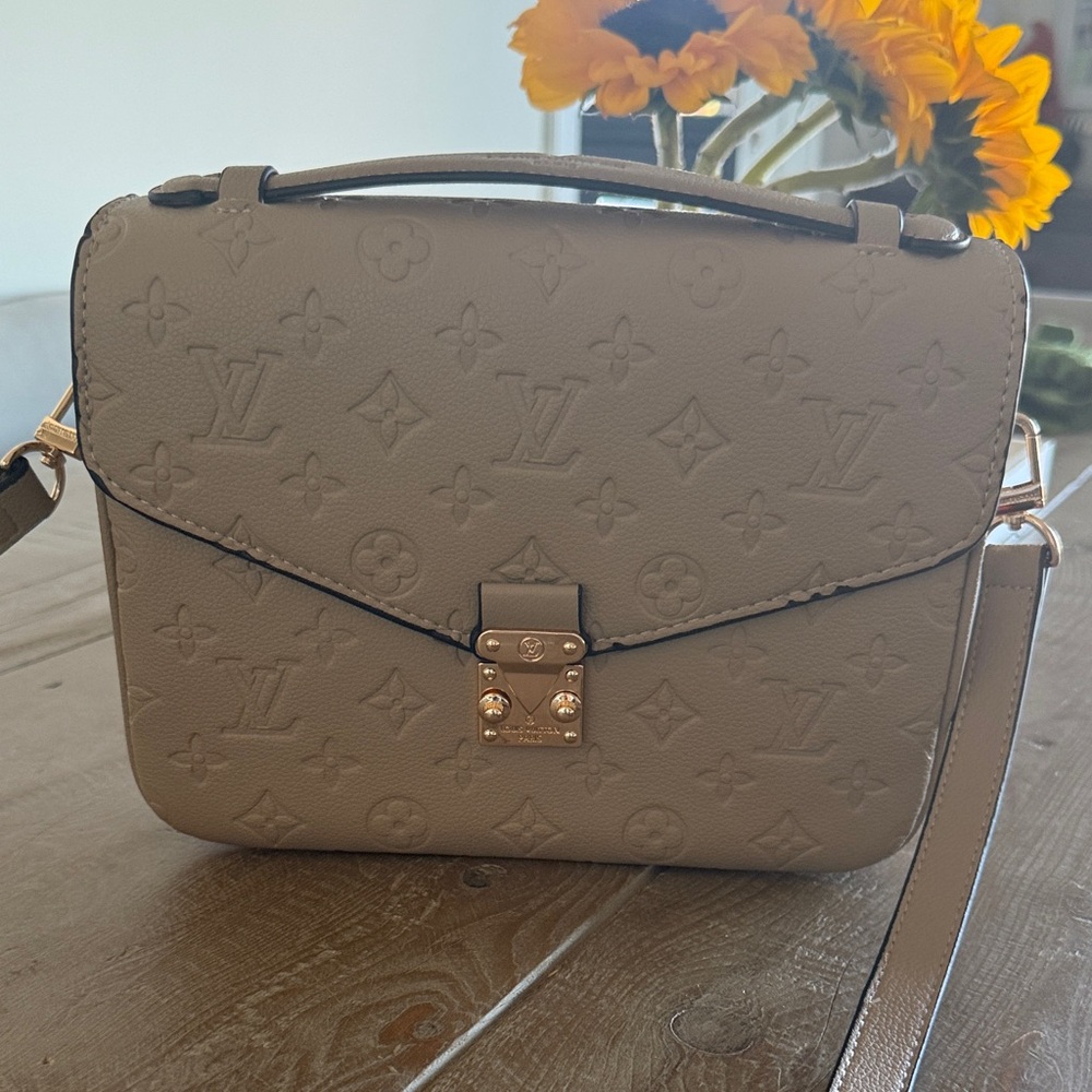Designer like Brown Crossbody Bag Pochette Métis not authentic
